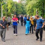 Ratusan Pegawai Pemkot Jakut Ikuti Jalan Sehat dan CKG