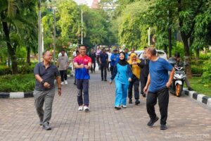 Ratusan Pegawai Jakut Ikuti Jalan Sehat dan Cek Kesehatan Gratis